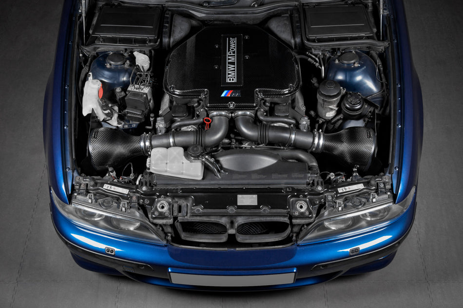 Einbaubeispiel im BMW E39 M5 – Ansaugung, M-Emblem und M-Power-Leiste nicht enthalten